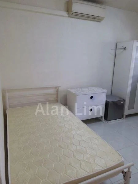 Common Room (HDB) for Rent in  434 Clementi Avenue 3 - Image 5