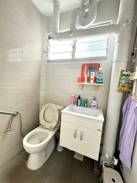 Executive HDB for Sale in  419 Woodlands Street 41 - Image 16