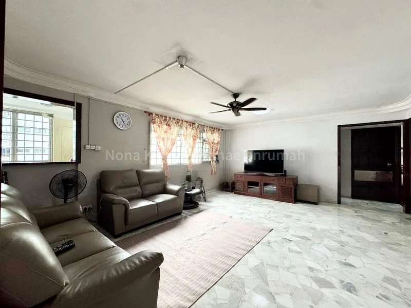 Executive HDB for Sale in  419 Woodlands Street 41 - Image 1