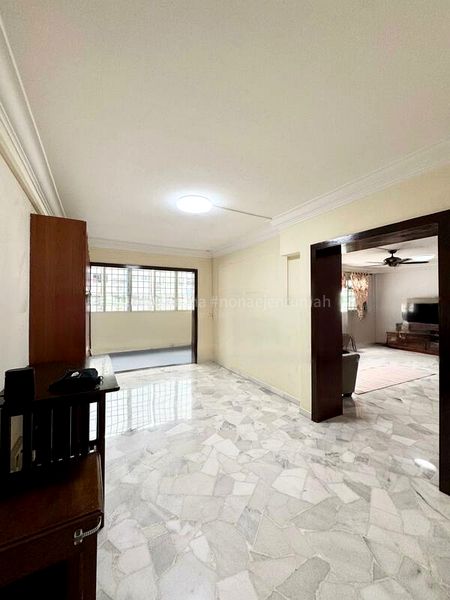 Executive HDB for Sale in  419 Woodlands Street 41 - Image 4