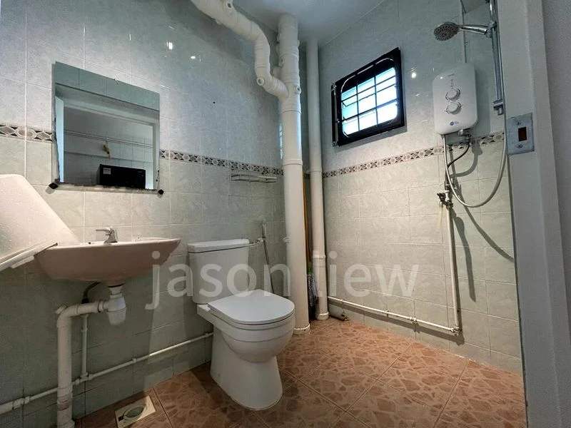 Common Room (HDB) for Rent in  660A Jurong West Street 64 - Image 5