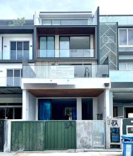 6 Bed Terraced House (Landed) for Sale in Sanford Park - Image 1