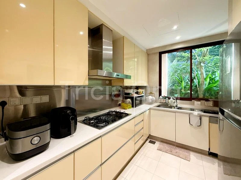 4 Bed Condo for Sale in  The Cornwall - Image 2