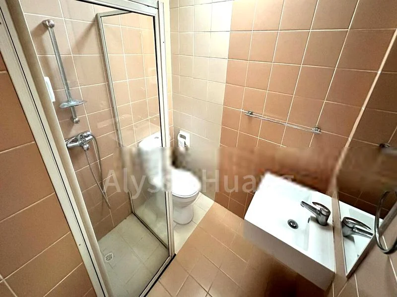 Room (Condo) for Rent in  The Huntington - Image 2