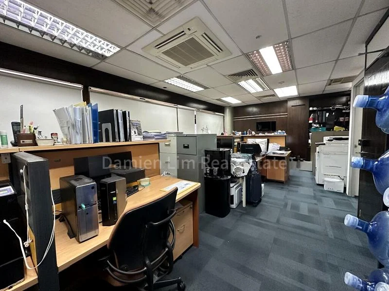 Office for Rent: Chiat Hong Building - Image 4