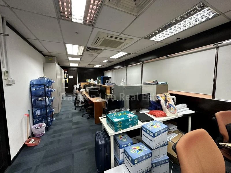 Office for Rent: Chiat Hong Building - Image 5