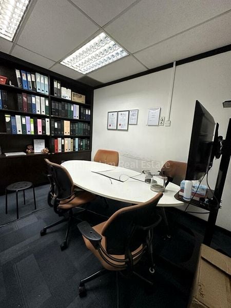 Office for Rent: Chiat Hong Building - Image 7