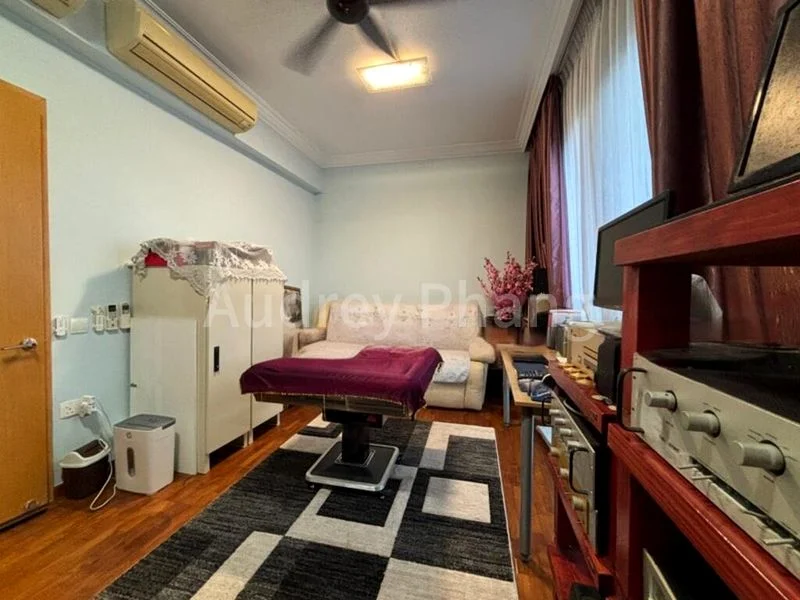 7 Bed Condo for Sale in  A Treasure Trove - Image 11