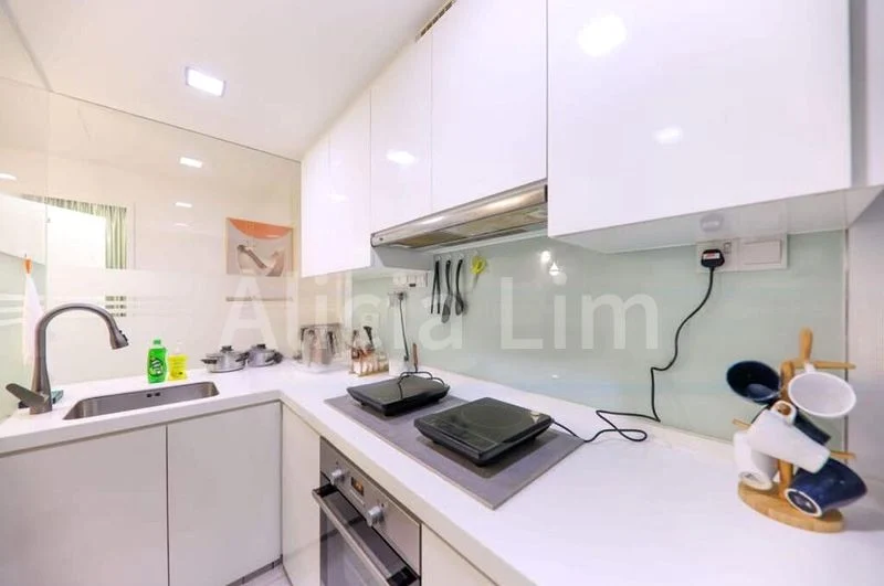 8 Bed Apartment (Condo) for Rent in  Newton 21 - Image 7