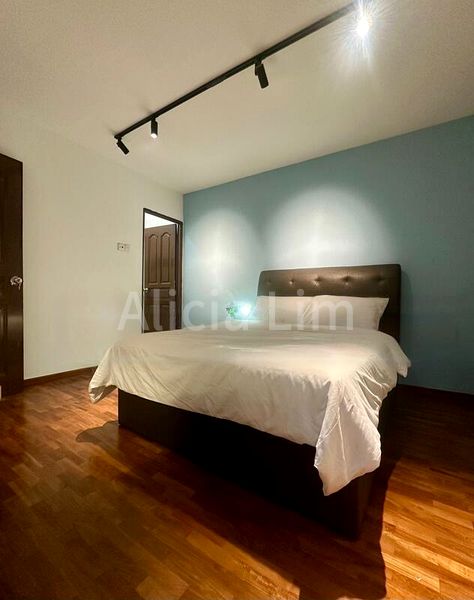 8 Bed Apartment (Condo) for Rent in  Newton 21 - Image 14