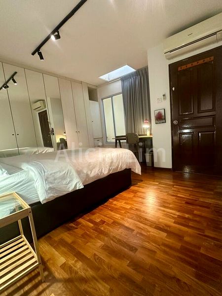 8 Bed Apartment (Condo) for Rent in  Newton 21 - Image 15