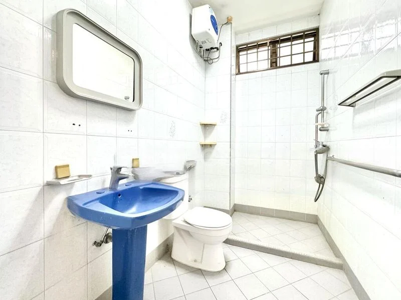 6 Bed Semi-Detached House (Landed) for Sale around  Crowhurst Drive - Image 4