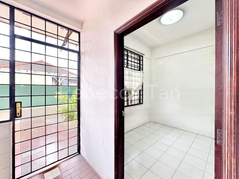 6 Bed Semi-Detached House (Landed) for Sale around  Crowhurst Drive - Image 11