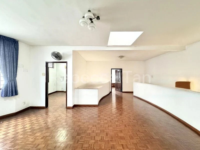 6 Bed Semi-Detached House (Landed) for Sale around  Crowhurst Drive - Image 2