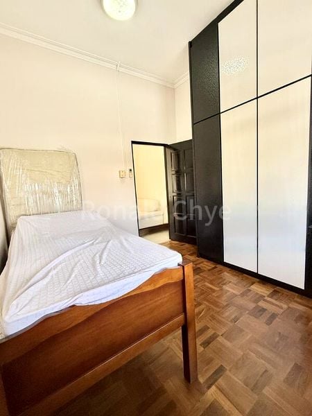 4 Bed Semi-Detached House (Landed) for Rent in  Bartley Rise Estate - Image 5