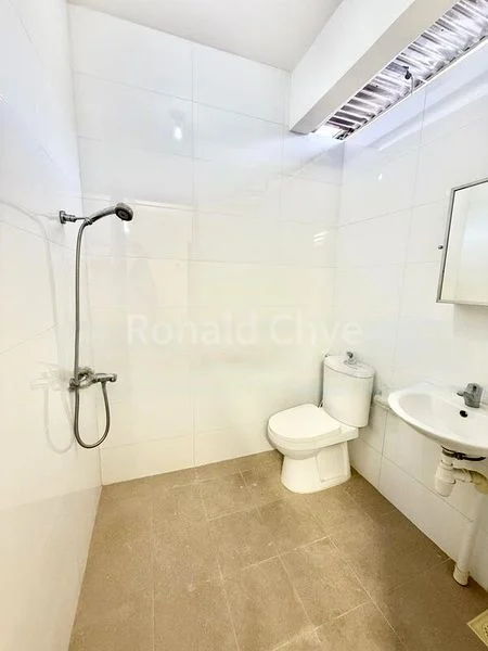 4 Bed Semi-Detached House (Landed) for Rent in  Bartley Rise Estate - Image 12