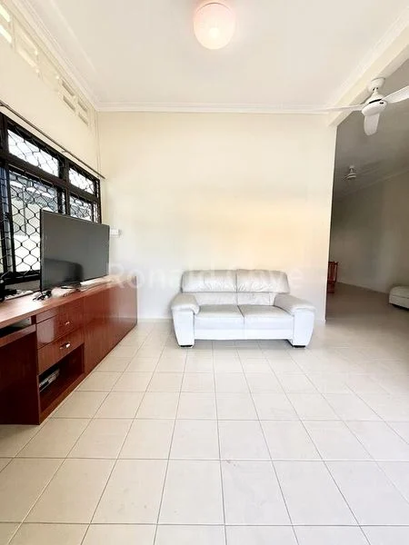 4 Bed Semi-Detached House (Landed) for Rent in  Bartley Rise Estate - Image 2