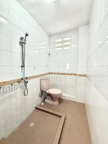 4 Bed Semi-Detached House (Landed) for Rent in  Bartley Rise Estate - Image 10