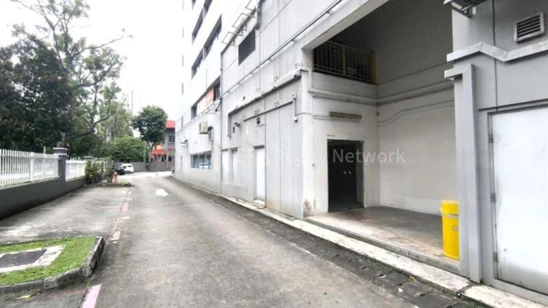 Light Industrial (B1) for Rent: TEE Building - Image 4