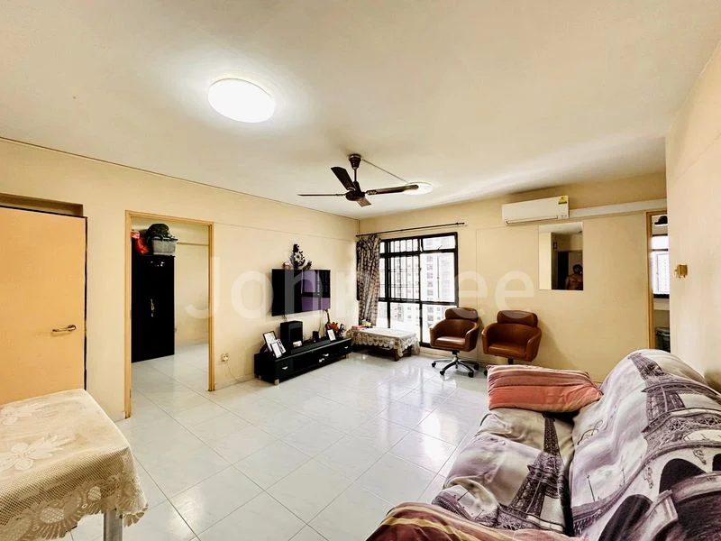 4 Room (4A) HDB for Sale in 651B Jurong West Street 61 - Image 1