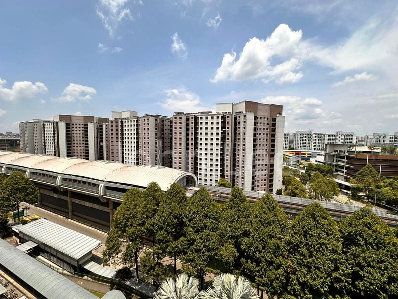 4 Room (4A) HDB for Sale in 651B Jurong West Street 61 - Image 2