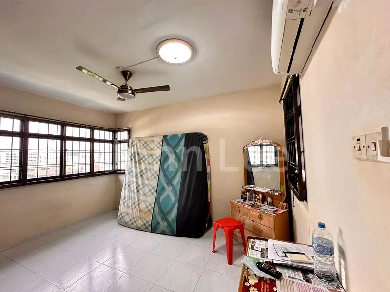 4 Room (4A) HDB for Sale in 651B Jurong West Street 61 - Image 3