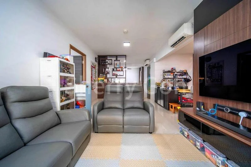 5 Room (5A) HDB for Sale in 406C Northshore Drive - Image 1