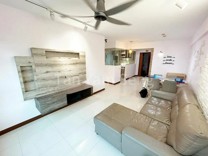 4 Room (4A) HDB for Sale in  217A Sumang Walk - Image 1