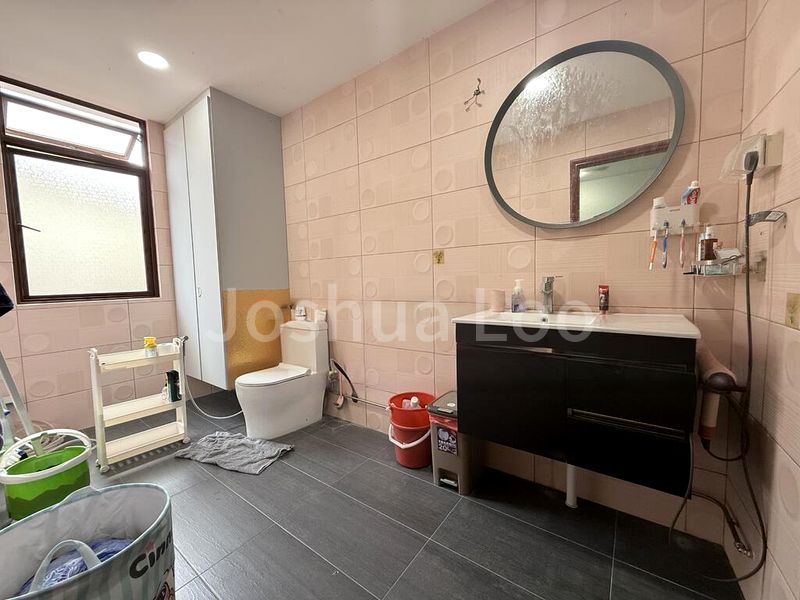 6 Bed Terraced House (Landed) for Sale in  Stratum - Image 6