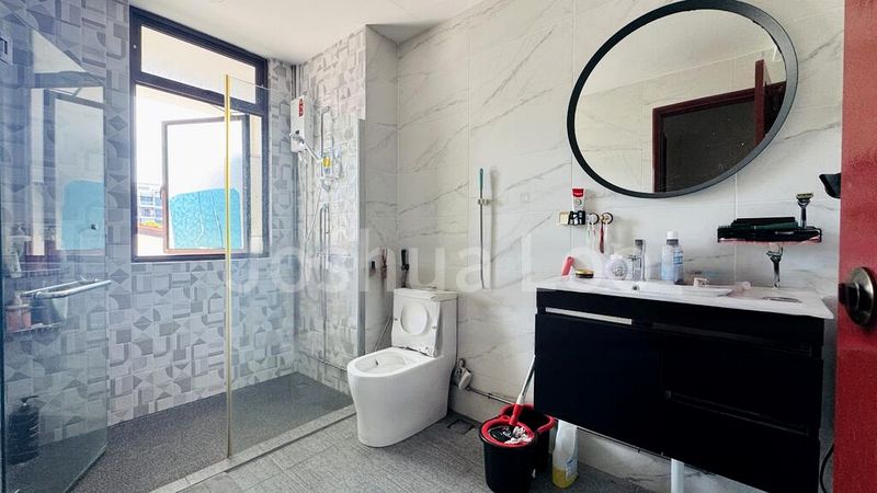 6 Bed Terraced House (Landed) for Sale in  Stratum - Image 14