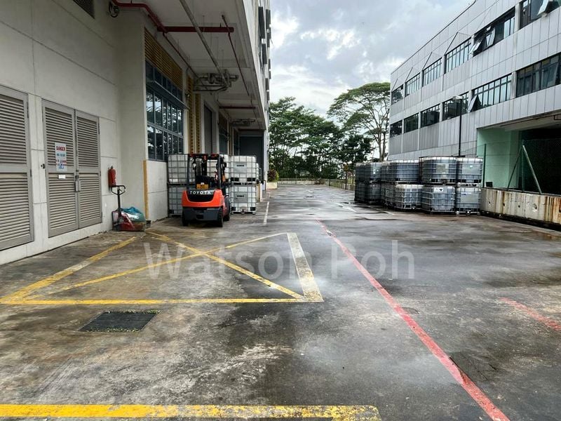 Light Industrial (B1) for Rent: Ground floor factory and warehouse on Tagore. - Image 7