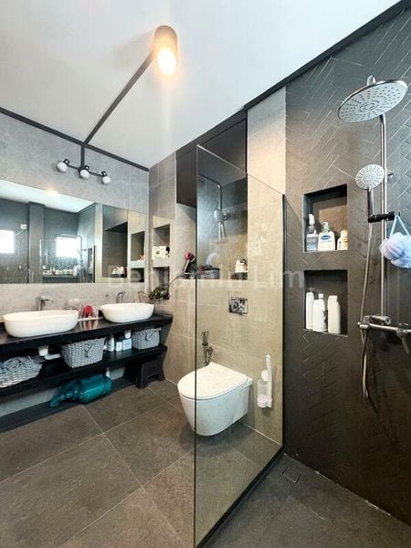 Maisonette HDB for Sale in  633 Hougang Avenue 8 - Image 3