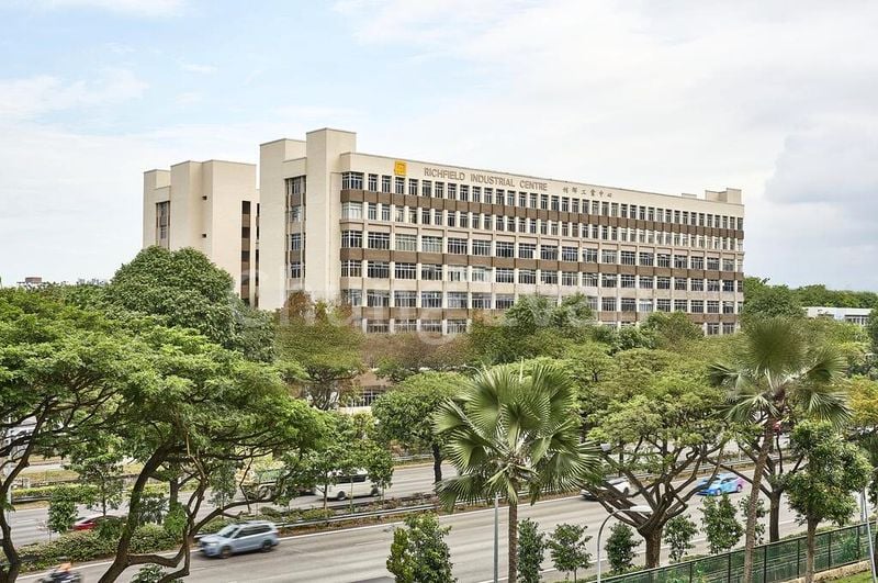 Light Industrial (B1) for Rent: Richfield Industrial Centre - Image 2