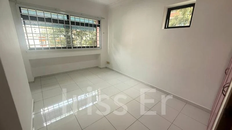 5 Room (5I) HDB for Sale in 720 Tampines Street 72 - Image 9