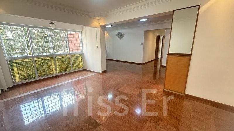 5 Room (5I) HDB for Sale in 720 Tampines Street 72 - Image 1