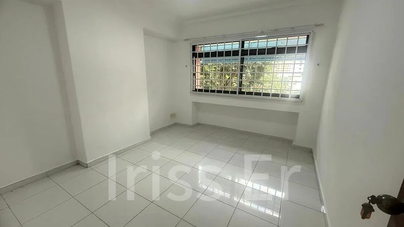 5 Room (5I) HDB for Sale in 720 Tampines Street 72 - Image 11