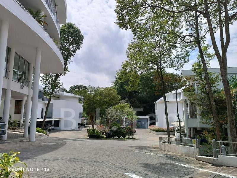 5 Bed Condo for Rent in  The Peak - Image 1