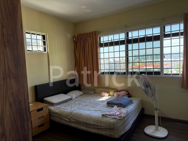 5 Room (5I) HDB for Rent in  291A Bukit Batok Street 24 - Image 4