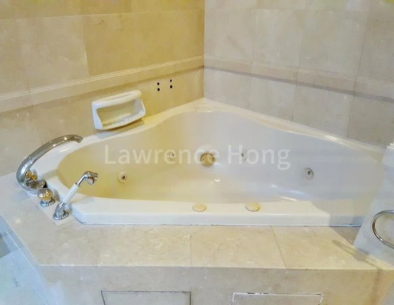 4 Bed Condo for Rent in  Grange 70 - Image 6