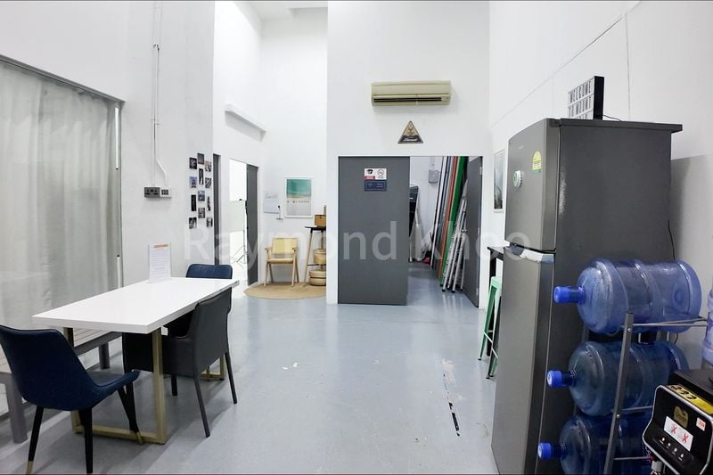Light Industrial (B1) for Rent in  Foo Wah Industrial Building - Image 3