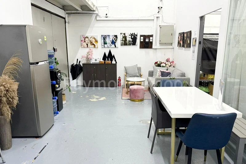 Light Industrial (B1) for Rent in  Foo Wah Industrial Building - Image 2