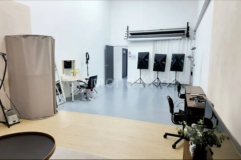 Light Industrial (B1) for Rent in  Foo Wah Industrial Building - Image 10