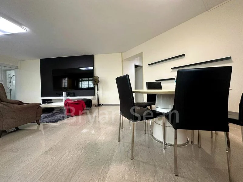 5 Room (5I) HDB for Sale in  494C Tampines Street 43 - Image 2