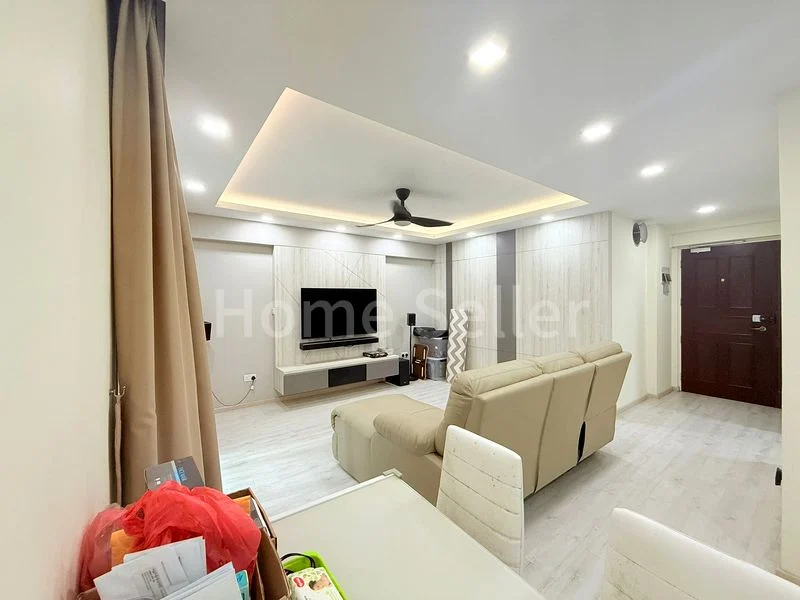 4 Room (4A) HDB for Sale in 393 Bukit Batok West Avenue 5 - Image 1