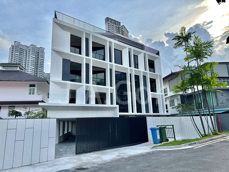 5 Bed Terraced House (Landed) for Sale in  Shepherd's Hill Estate - Image 1