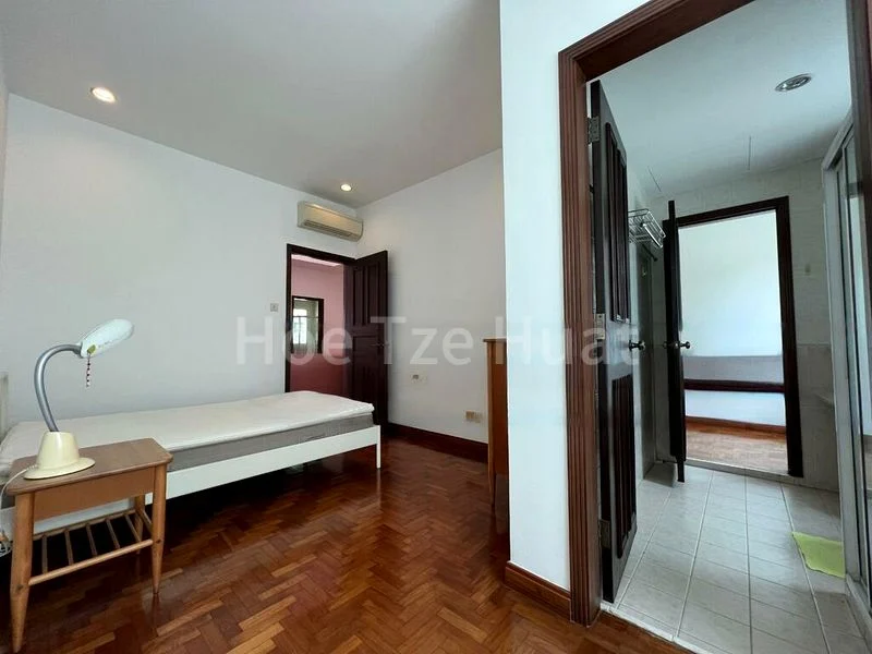 5 Bed Terraced House (Landed) for Sale in  Villa Verde - Image 5