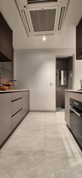 3 Bed Executive Condo for Sale in Otto Place - Image 1
