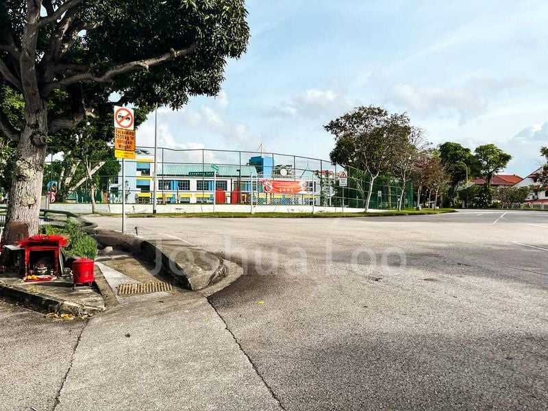 5 Bed Terraced House (Landed) for Sale in  Kembangan Estate - Image 2