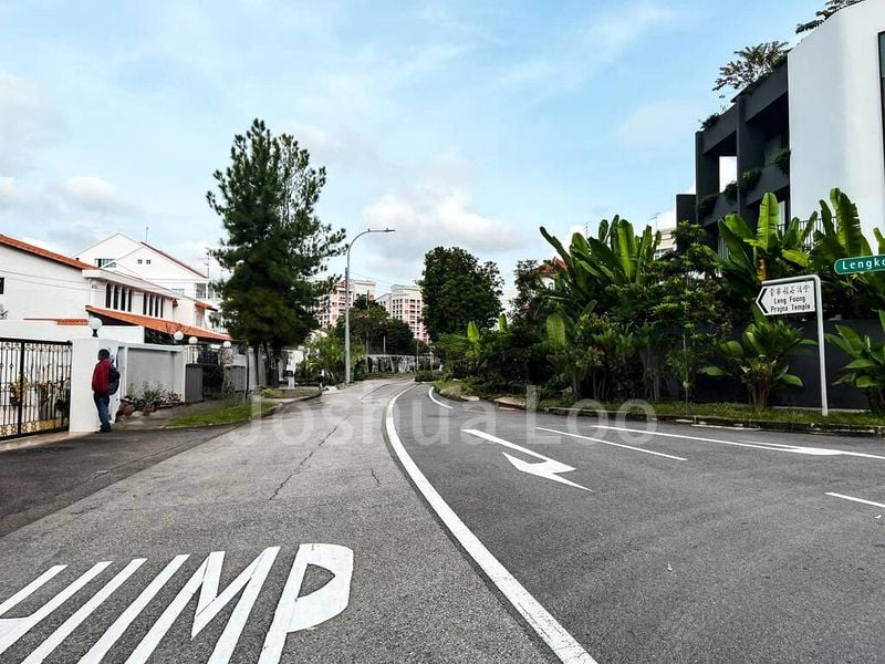 5 Bed Terraced House (Landed) for Sale in  Kembangan Estate - Image 1