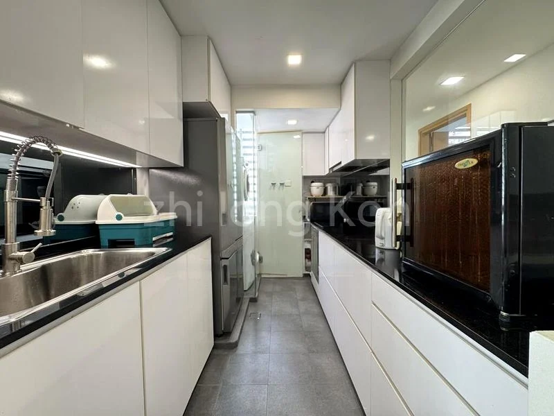 3 Bed Apartment (Condo) for Sale in  Iridium - Image 3